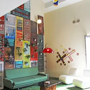 Urban Pop 2 Bed & Breakfast